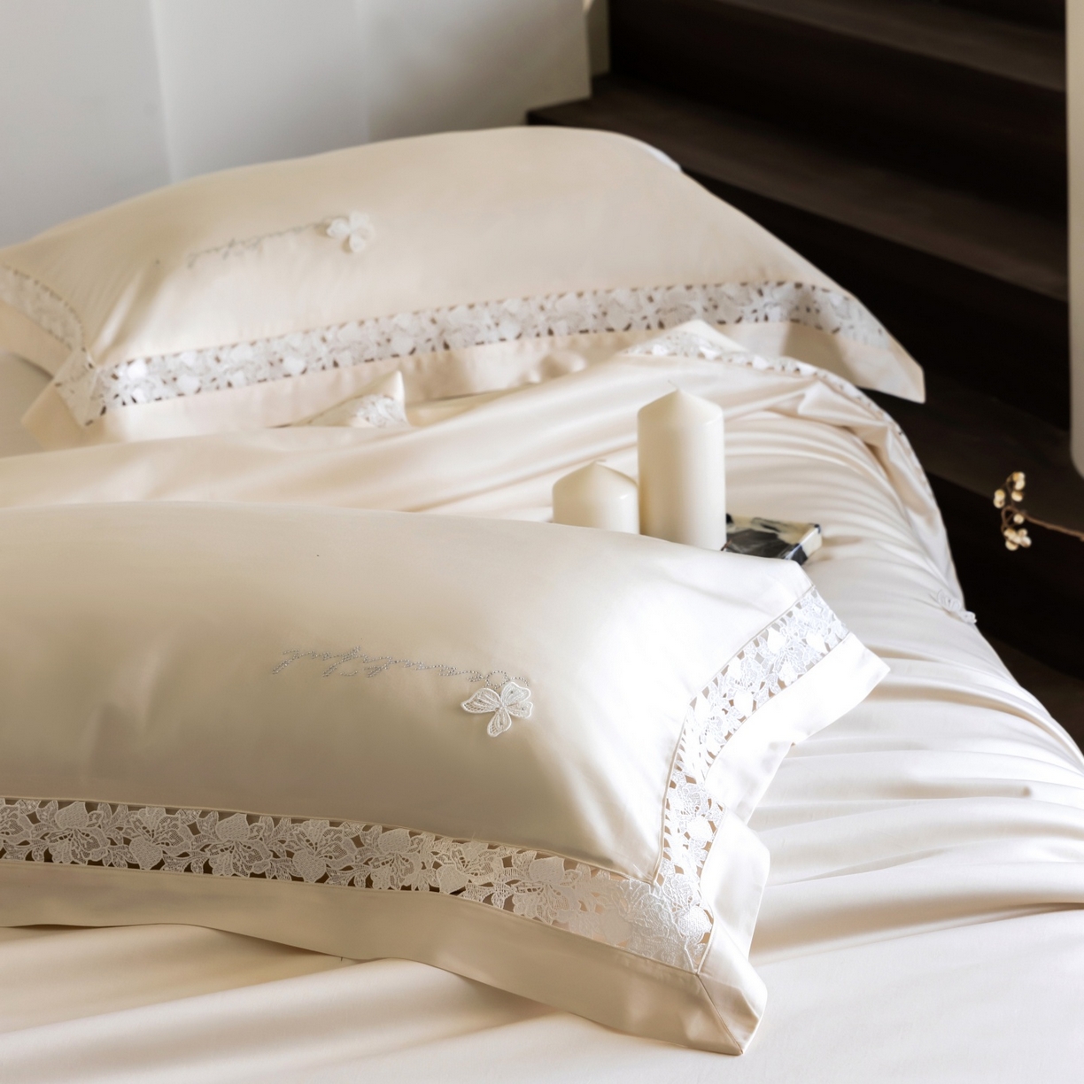 91家纺网 家纺一手货源 找家纺 佳汐蓝家纺 2026新款50S天丝棉镂空水溶蕾丝花边四件套-娜瑞诗系列 娜瑞诗-米白色