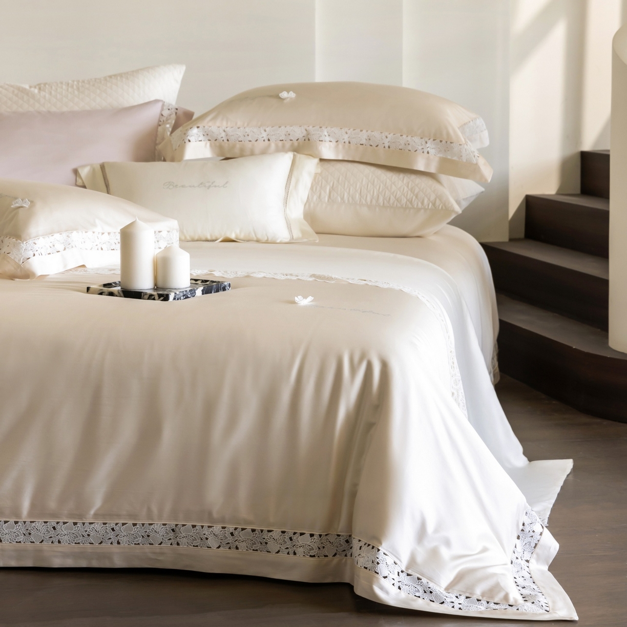 91家纺网 家纺一手货源 找家纺 佳汐蓝家纺 2026新款50S天丝棉镂空水溶蕾丝花边四件套-娜瑞诗系列 娜瑞诗-米白色