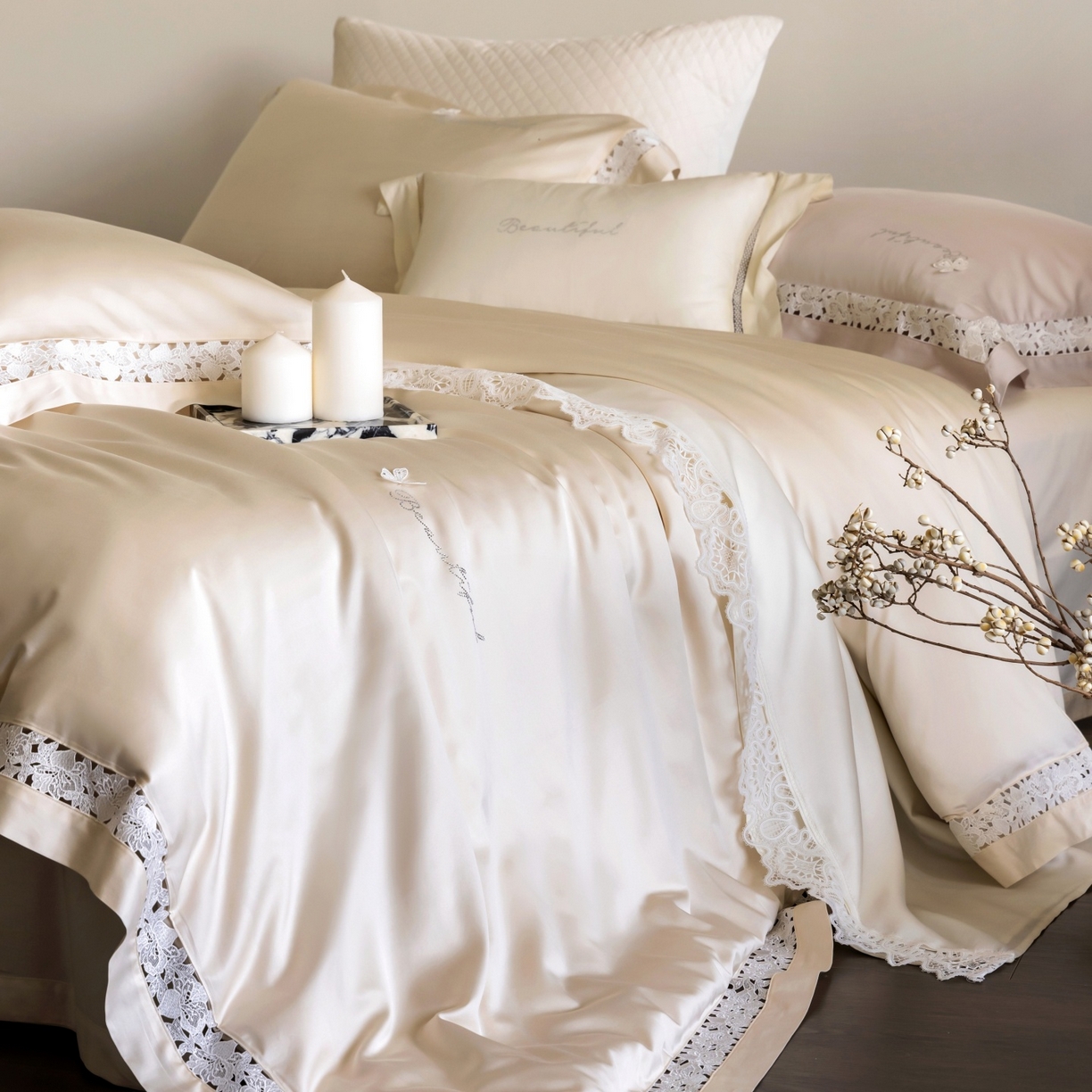 91家纺网 家纺一手货源 找家纺 佳汐蓝家纺 2026新款50S天丝棉镂空水溶蕾丝花边四件套-娜瑞诗系列 娜瑞诗-米白色