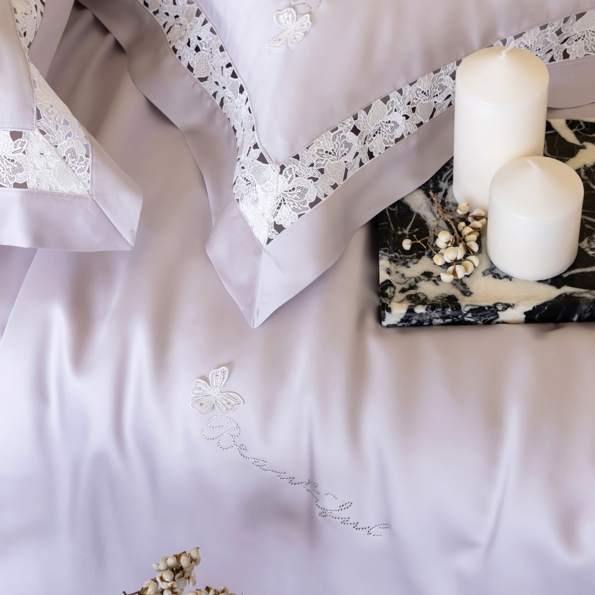 91家纺网 家纺一手货源 找家纺 佳汐蓝家纺 2026新款50S天丝棉镂空水溶蕾丝花边四件套-娜瑞诗系列 娜瑞诗-紫色