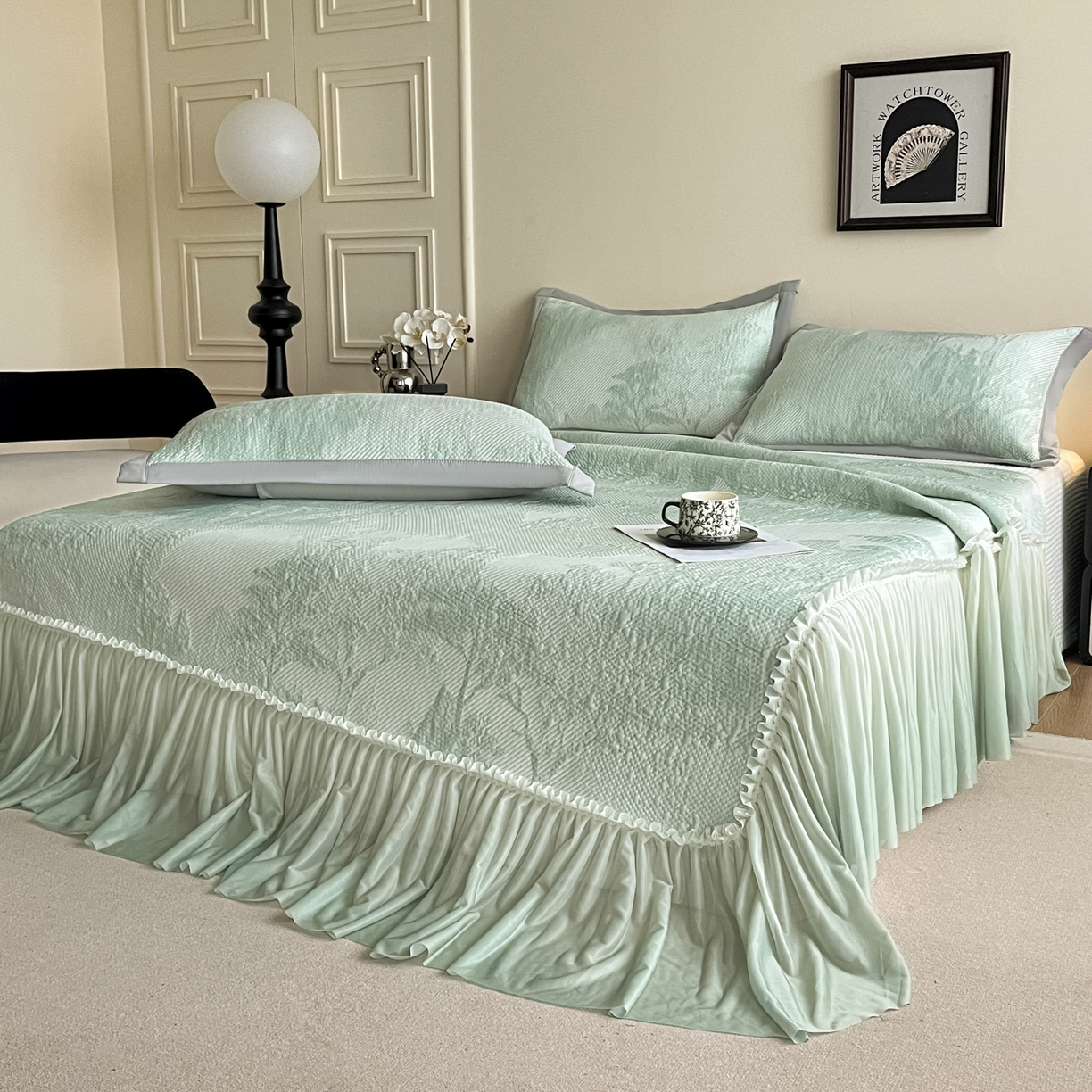 91家纺网 家纺一手货源 找家纺 莱米家纺 2026新款PE凉感冰豆豆床裙水墨画系列 南枝-绿