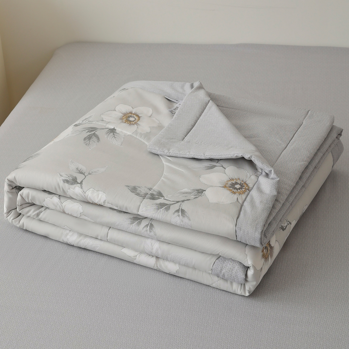 91家纺网 家纺一手货源 找家纺 尊妙被业 2026春夏新款全棉印花夏被空调被夏凉被 茉清浅 灰