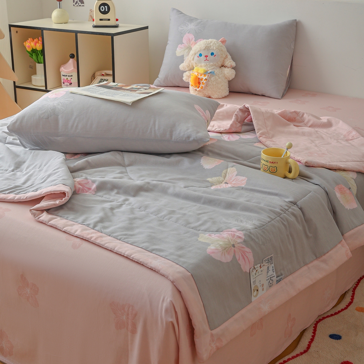 91家纺网 家纺一手货源 找家纺 尊妙被业 2026春夏新款全棉印花夏被空调被夏凉被 温暖思绪