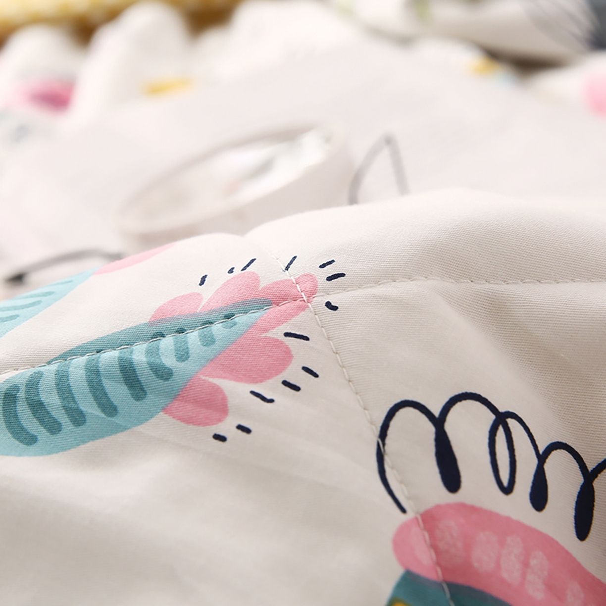 91家纺网 家纺一手货源 找家纺 尊妙被业 2026春夏新款全棉印花夏被空调被夏凉被 奇异花语