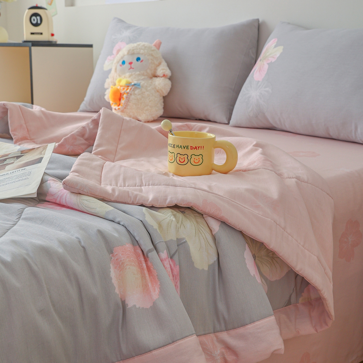 91家纺网 家纺一手货源 找家纺 尊妙被业 2026春夏新款全棉印花夏被空调被夏凉被 温暖思绪