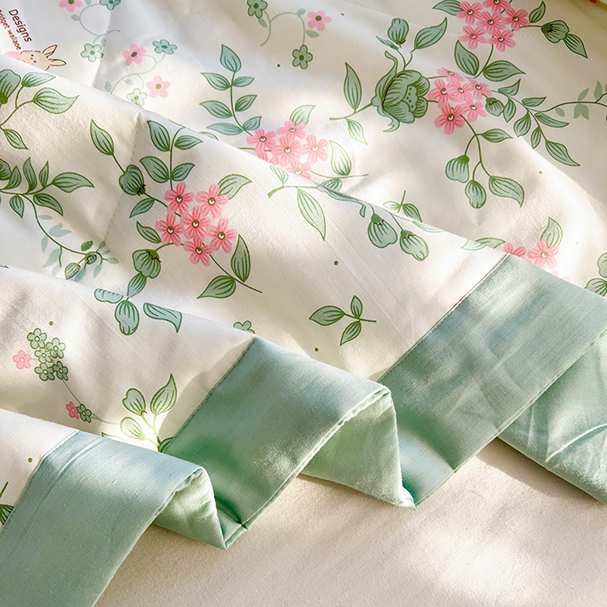 91家纺网 家纺一手货源 找家纺 尊妙被业 2026春夏新款全棉印花夏被空调被夏凉被 叶柔苏夏-米