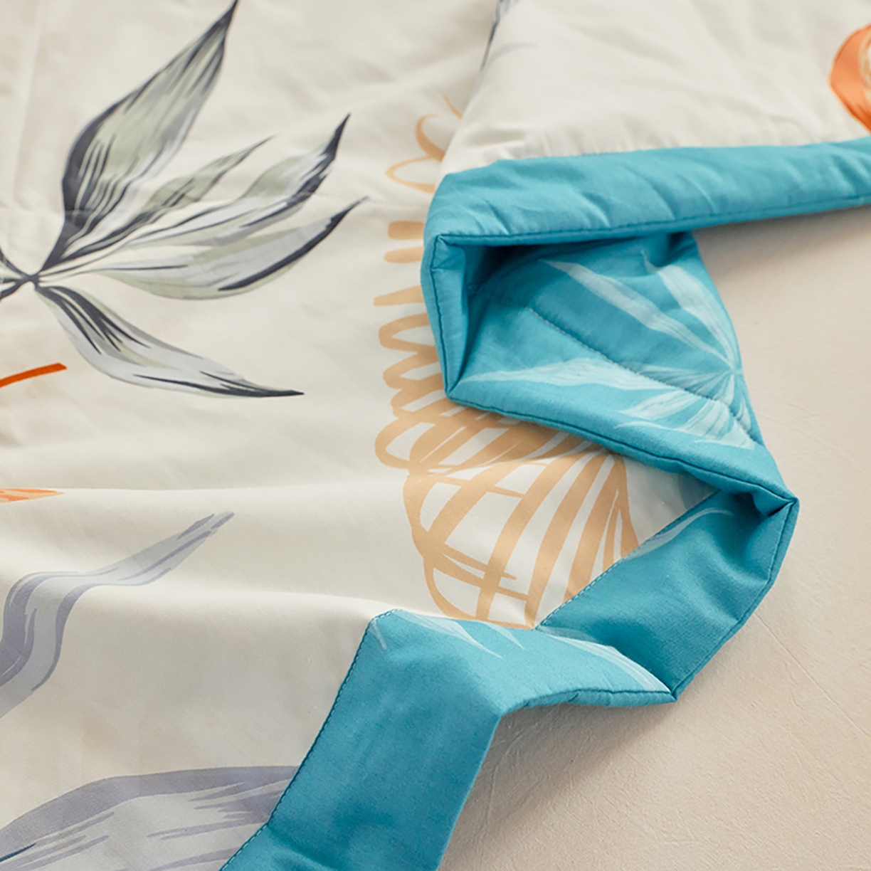 91家纺网 家纺一手货源 找家纺 尊妙被业 2026春夏新款全棉印花夏被空调被夏凉被 爱丽叶影