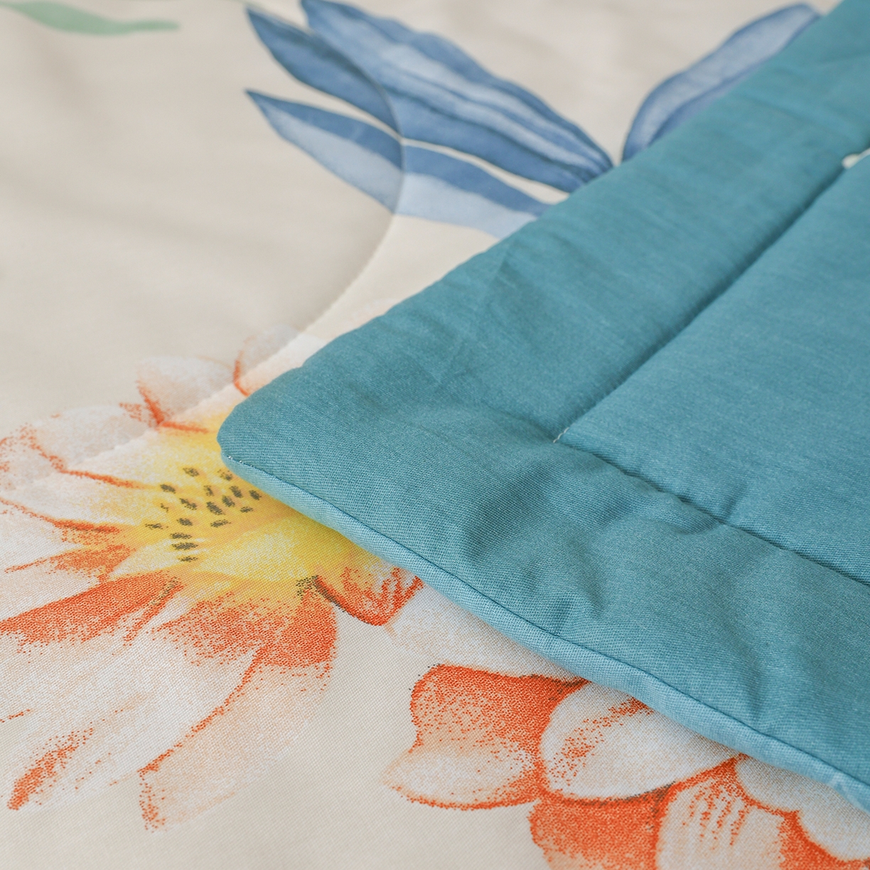 91家纺网 家纺一手货源 找家纺 尊妙被业 2026春夏新款全棉印花夏被空调被夏凉被 千叶花语