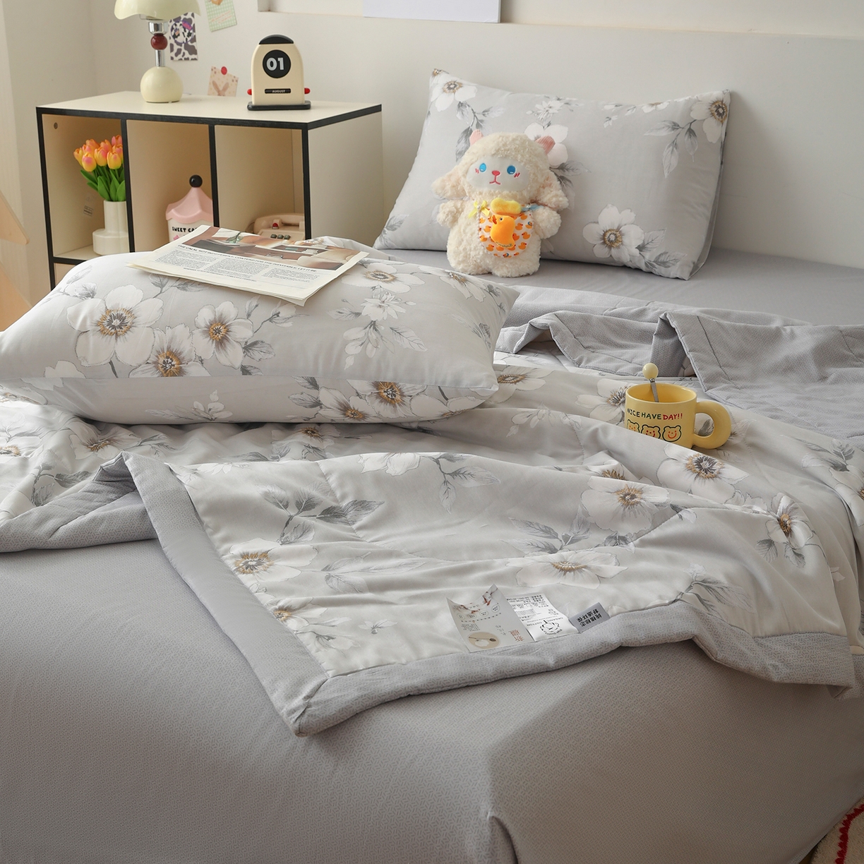 91家纺网 家纺一手货源 找家纺 尊妙被业 2026春夏新款全棉印花夏被空调被夏凉被 茉清浅 灰