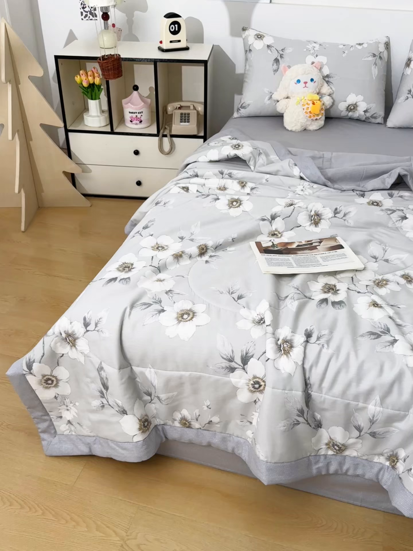 91家纺网 家纺一手货源 找家纺 尊妙被业 2026春夏新款全棉印花夏被空调被夏凉被 茉清浅 灰