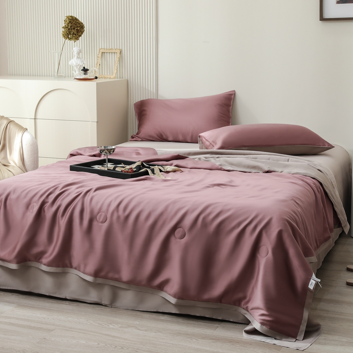 91家纺网 家纺一手货源 找家纺 禾时 2026新款奥地利进口兰精天丝夏被夏凉被空调被四件套 野樱莓-芋泥灰