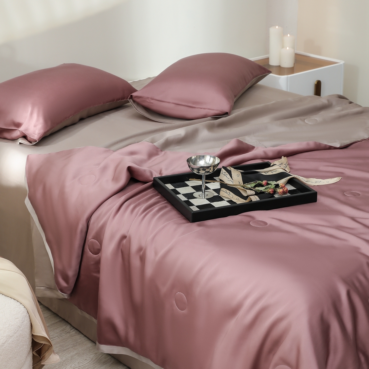 91家纺网 家纺一手货源 找家纺 禾时 2026新款奥地利进口兰精天丝夏被夏凉被空调被四件套 野樱莓-芋泥灰