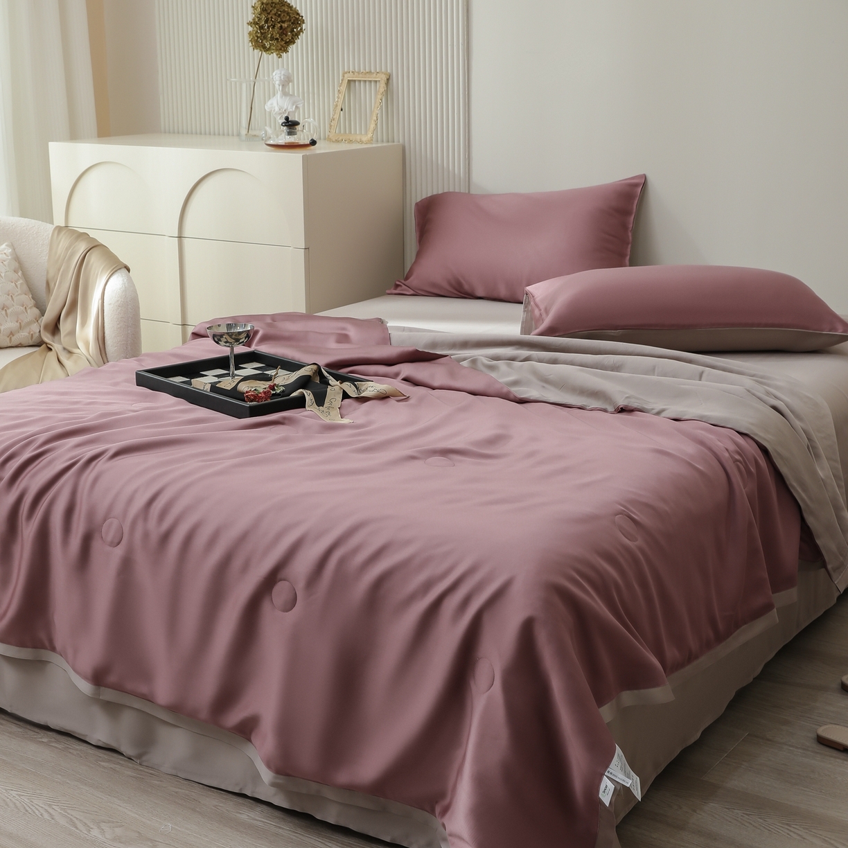 91家纺网 家纺一手货源 找家纺 禾时 2026新款奥地利进口兰精天丝夏被夏凉被空调被四件套 野樱莓-芋泥灰