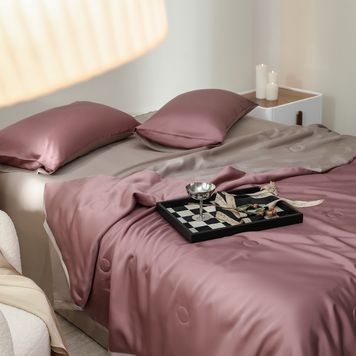 91家纺网 家纺一手货源 找家纺 禾时 2026新款奥地利进口兰精天丝夏被夏凉被空调被四件套 野樱莓-芋泥灰