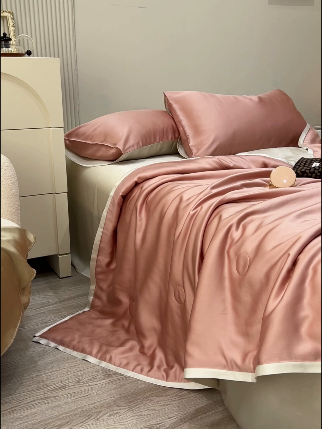 91家纺网 家纺一手货源 找家纺 禾时 2026新款奥地利进口兰精天丝夏被夏凉被空调被四件套 芝芝桃桃-极地白