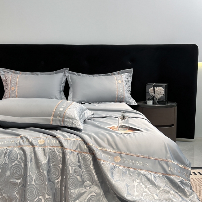 91家纺网 家纺一手货源 找家纺 （总）金牛座家纺 2026新款亮丝贡缎提花刺绣夏被夏凉被空调被四件套-恋曲