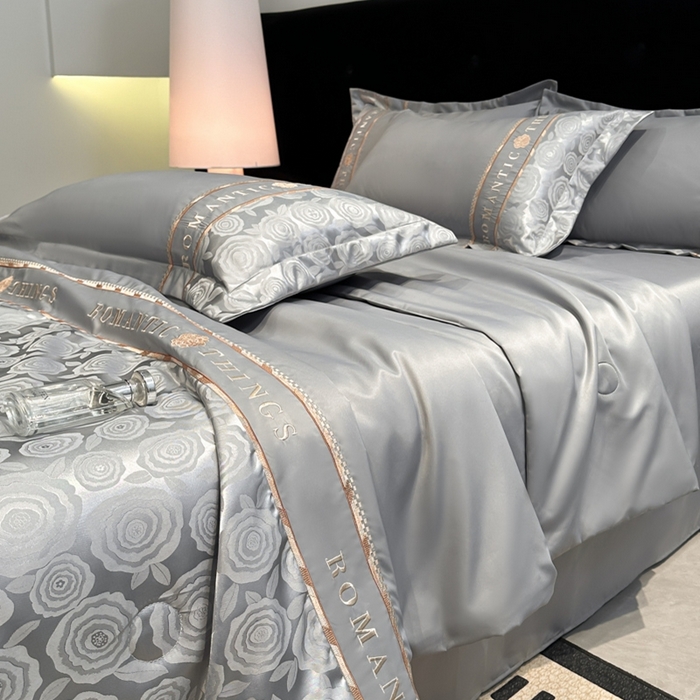 91家纺网 家纺一手货源 找家纺 （总）金牛座家纺 2026新款亮丝贡缎提花刺绣夏被夏凉被空调被四件套-恋曲