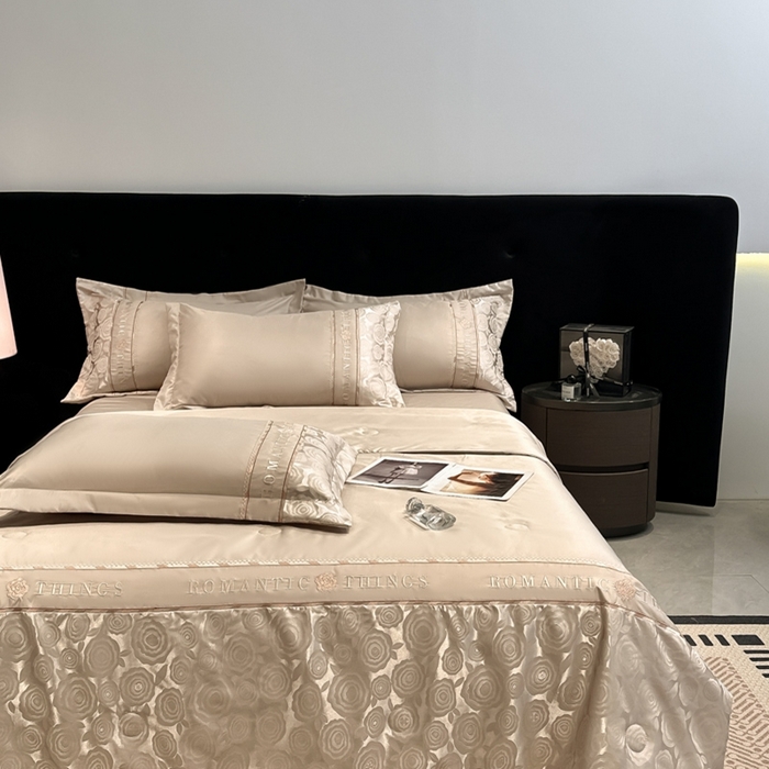 91家纺网 家纺一手货源 找家纺 金牛座家纺 2026新款亮丝贡缎提花刺绣夏被夏凉被空调被四件套-恋曲 恋曲-香槟