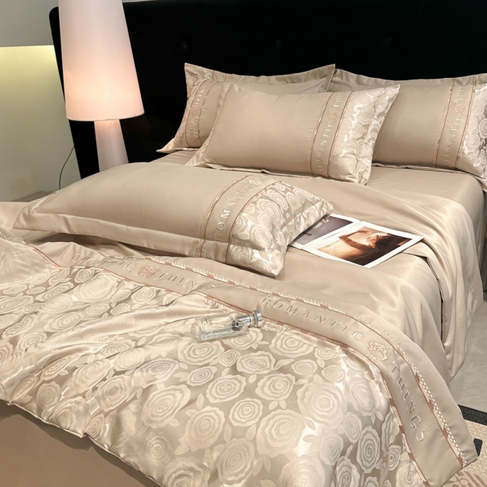 91家纺网 家纺一手货源 找家纺 金牛座家纺 2026新款亮丝贡缎提花刺绣夏被夏凉被空调被四件套-恋曲 恋曲-香槟