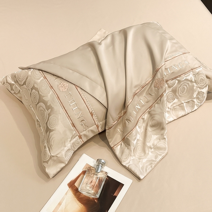 91家纺网 家纺一手货源 找家纺 金牛座家纺 2026新款亮丝贡缎提花刺绣夏被夏凉被空调被四件套-恋曲 恋曲-香槟