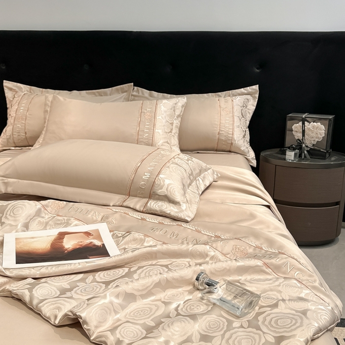91家纺网 家纺一手货源 找家纺 金牛座家纺 2026新款亮丝贡缎提花刺绣夏被夏凉被空调被四件套-恋曲 恋曲-香槟