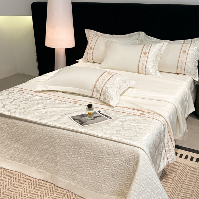 91家纺网 家纺一手货源 找家纺 金牛座家纺 2026新款亮丝贡缎提花刺绣夏被夏凉被空调被四件套-恋曲 恋曲-奶白