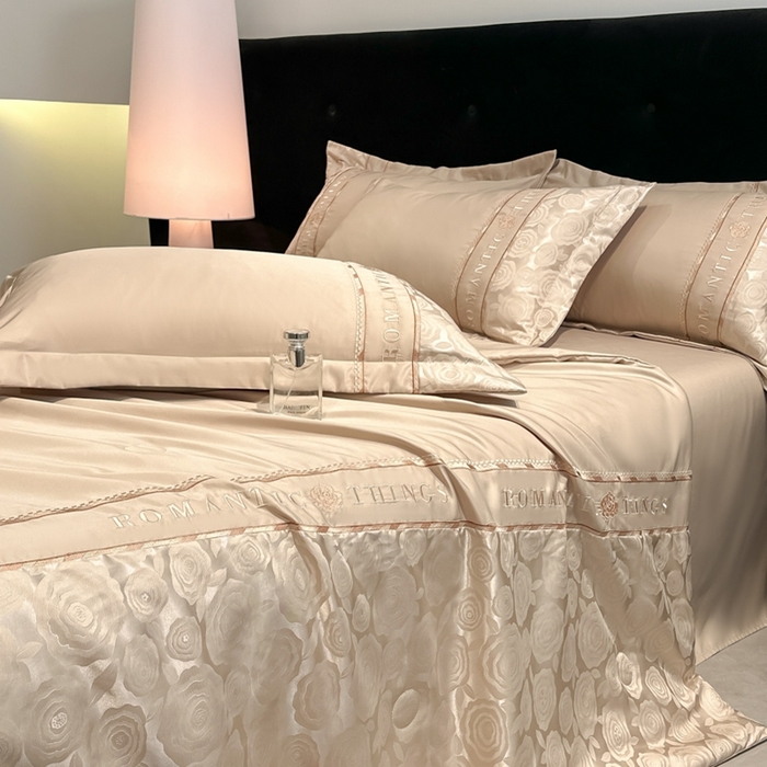 91家纺网 家纺一手货源 找家纺 金牛座家纺 2026新款亮丝贡缎提花刺绣夏被夏凉被空调被四件套-恋曲 恋曲-香槟