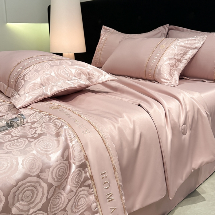 91家纺网 家纺一手货源 找家纺 金牛座家纺 2026新款亮丝贡缎提花刺绣夏被夏凉被空调被四件套-恋曲 恋曲-浅豆沙