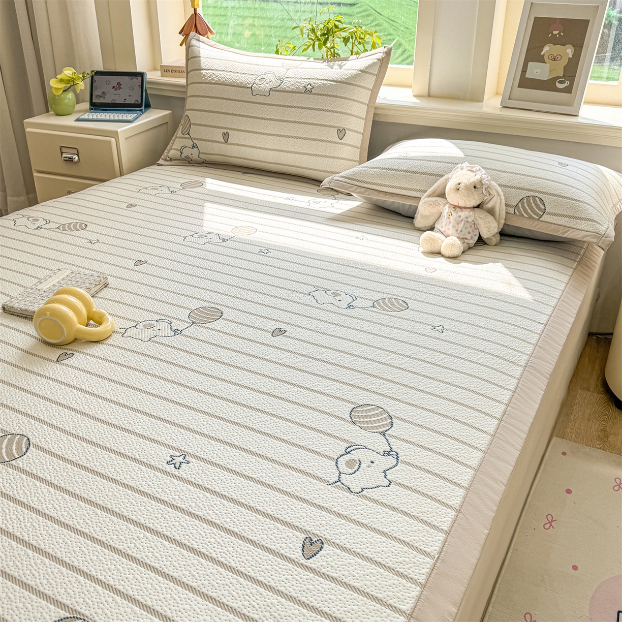 91家纺网 家纺一手货源 找家纺 源舍家纺 2026新款A类PE卡通凉席三件套小红书爆款可水洗空调软席凉感值超0.25-床席 气球小象-咖啵啵床席款