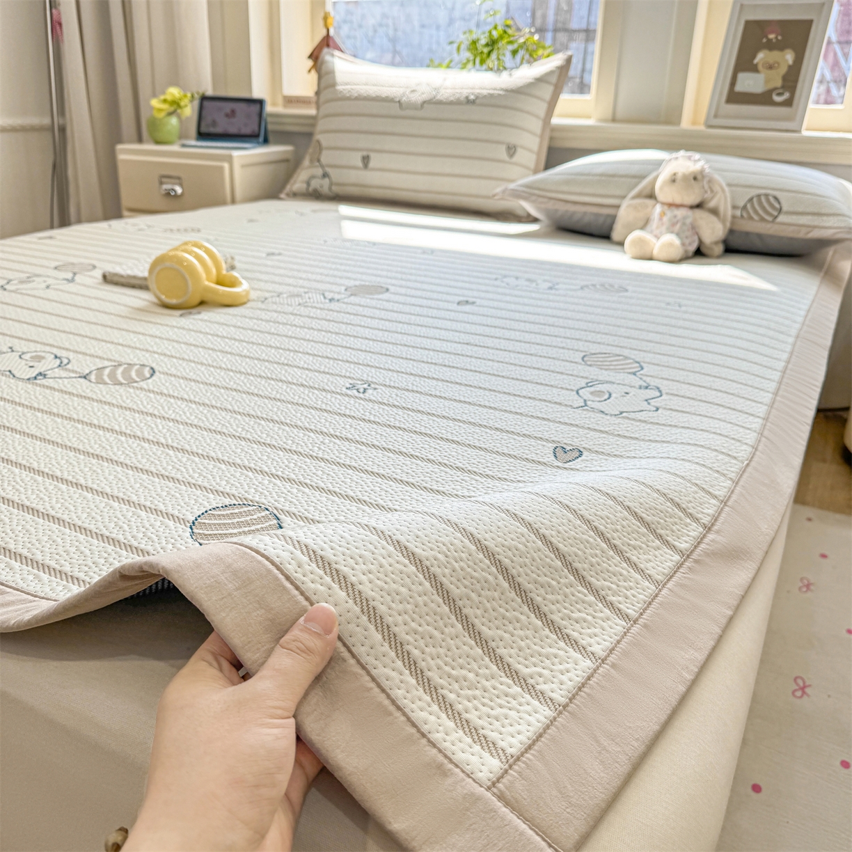 91家纺网 家纺一手货源 找家纺 源舍家纺 2026新款A类PE卡通凉席三件套小红书爆款可水洗空调软席凉感值超0.25-床席 气球小象-咖啵啵床席款