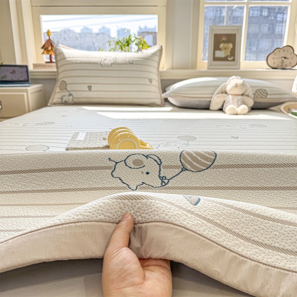 91家纺网 家纺一手货源 找家纺 源舍家纺 2026新款A类PE卡通凉席三件套小红书爆款可水洗空调软席凉感值超0.25-床席 气球小象-咖啵啵床席款