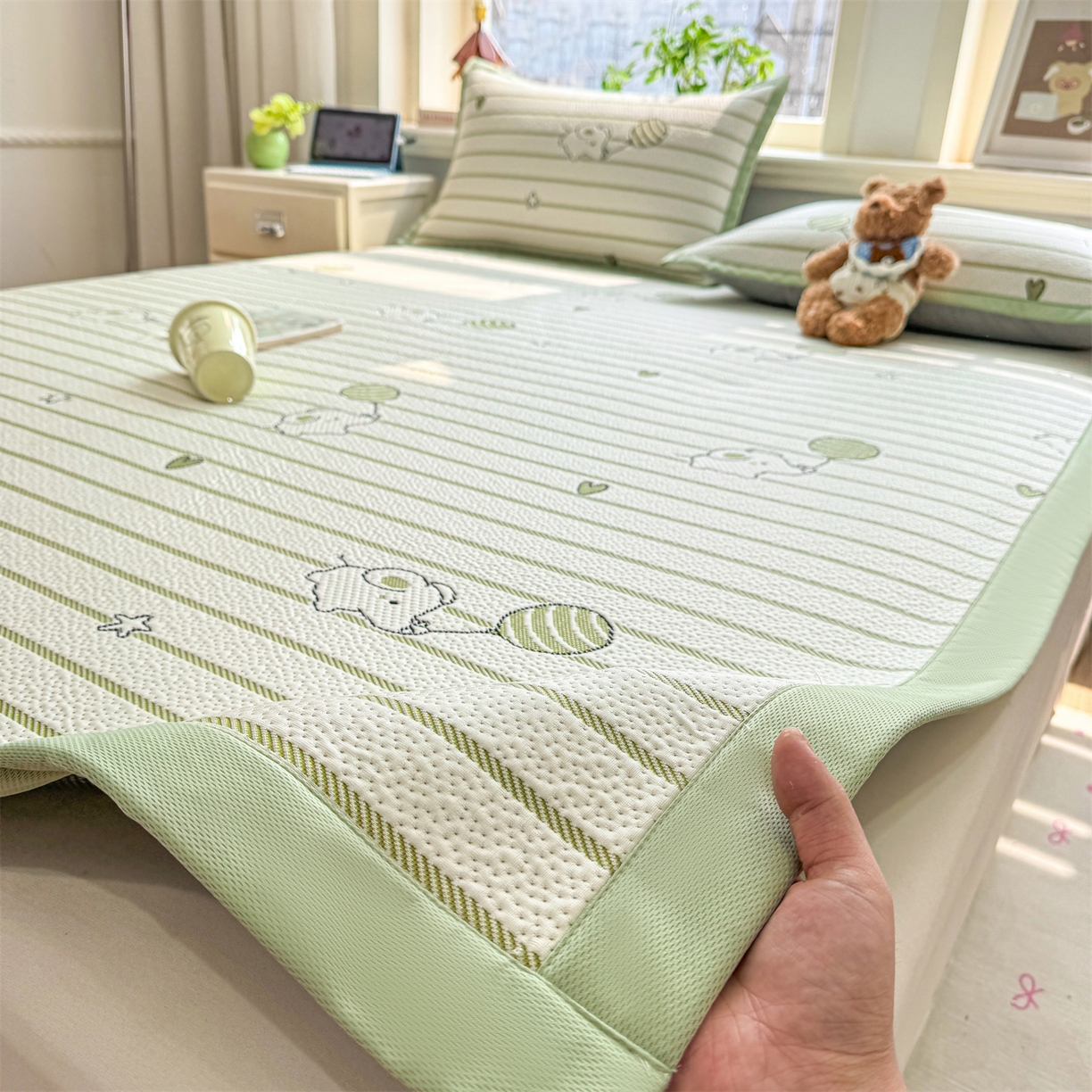 91家纺网 家纺一手货源 找家纺 源舍家纺 2026新款A类PE卡通凉席三件套小红书爆款可水洗空调软席凉感值超0.25-床席 气球小象-绿啵啵床席款