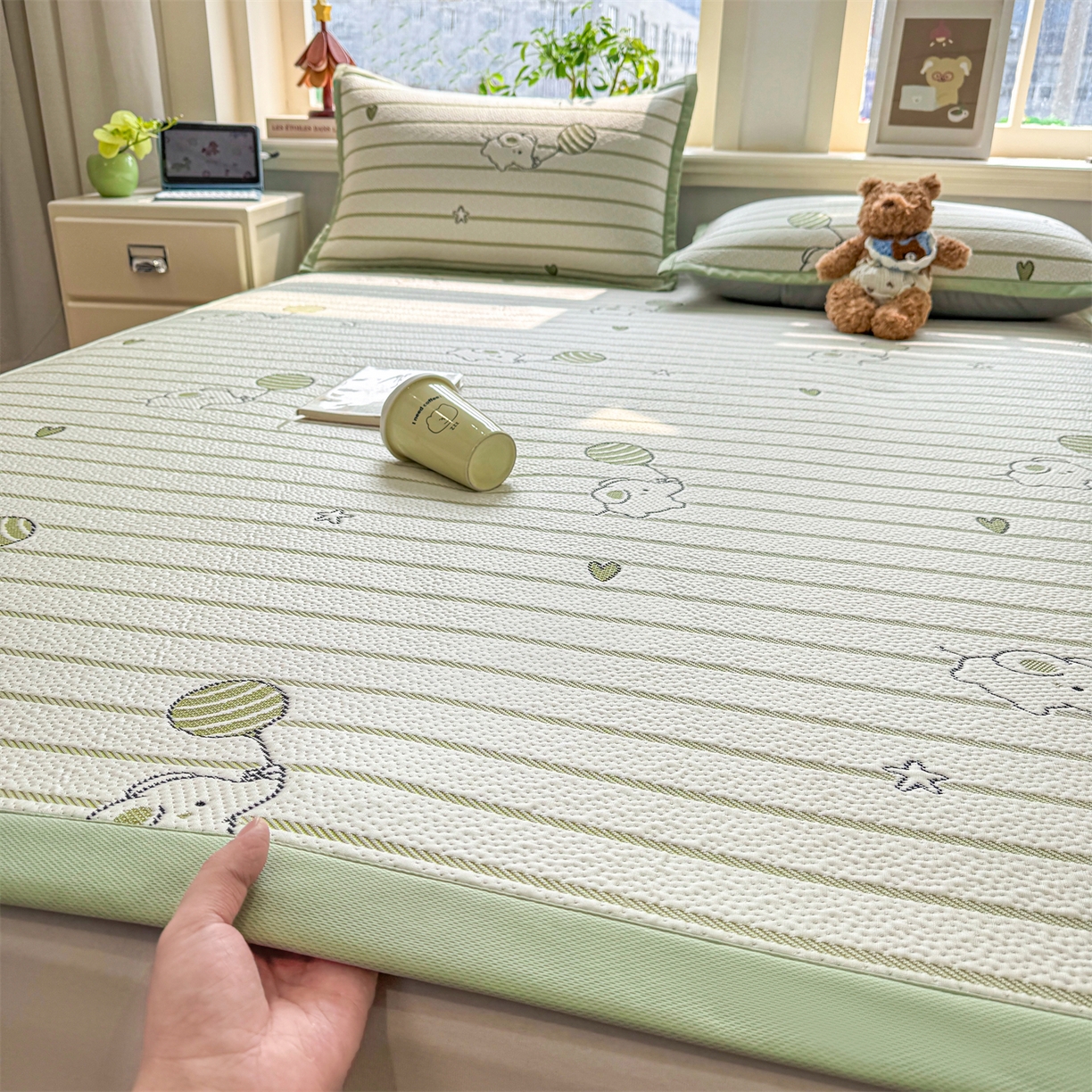 91家纺网 家纺一手货源 找家纺 源舍家纺 2026新款A类PE卡通凉席三件套小红书爆款可水洗空调软席凉感值超0.25-床席 气球小象-绿啵啵床席款