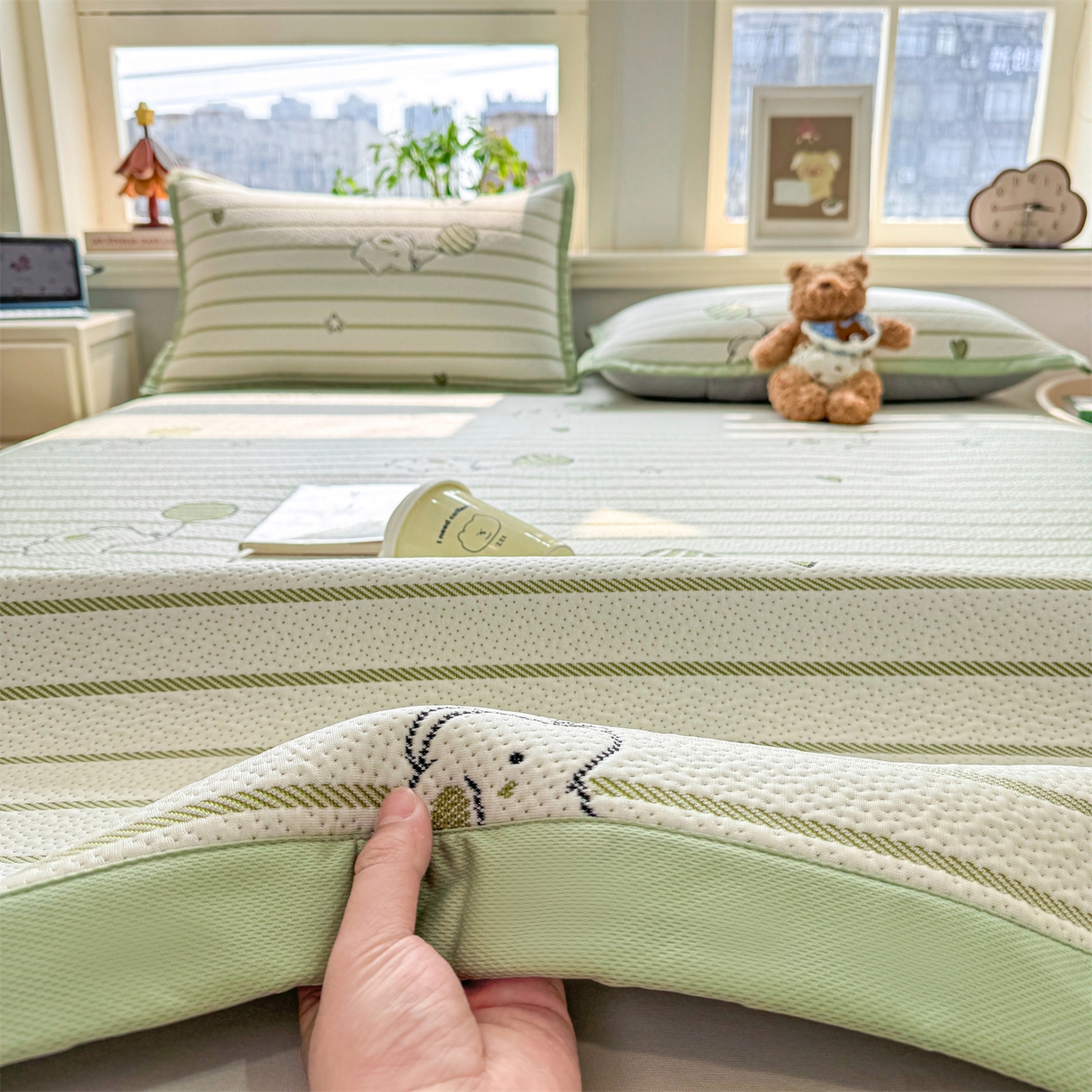 91家纺网 家纺一手货源 找家纺 源舍家纺 2026新款A类PE卡通凉席三件套小红书爆款可水洗空调软席凉感值超0.25-床席 气球小象-绿啵啵床席款