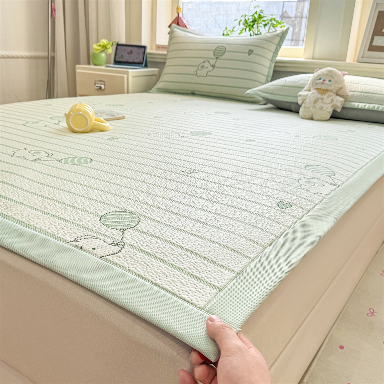 91家纺网 家纺一手货源 找家纺 源舍家纺 2026新款A类PE卡通凉席三件套小红书爆款可水洗空调软席凉感值超0.25-床席 气球小象-青啵啵床席款