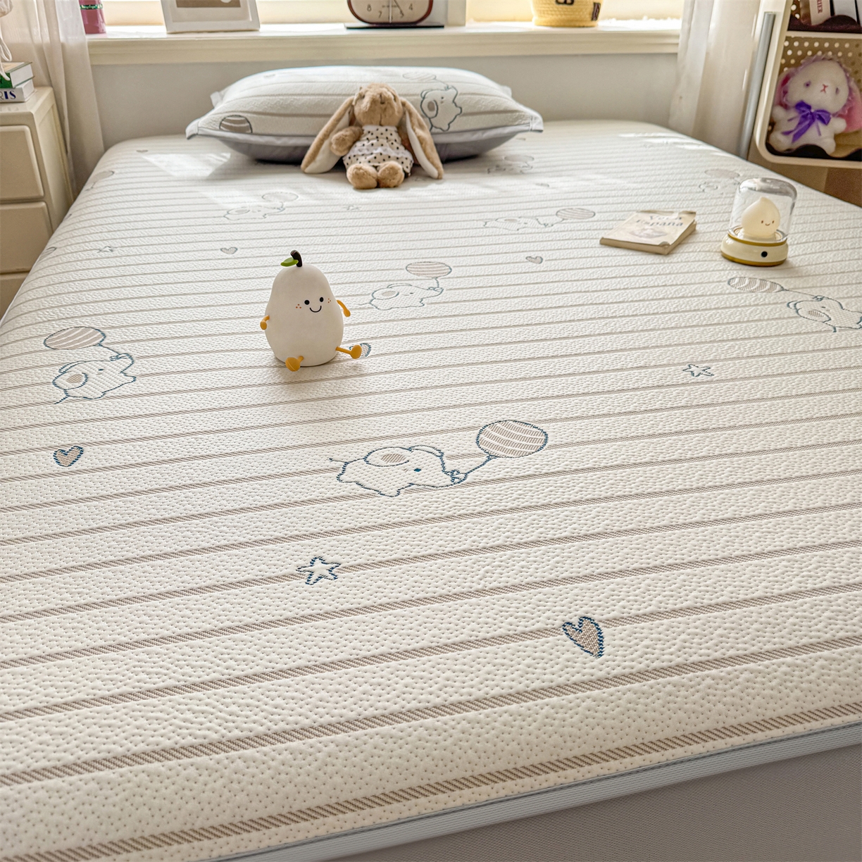 91家纺网 家纺一手货源 找家纺 源舍家纺 2026新款A类PE卡通凉席三件套小红书爆款可水洗空调软席凉感值超0.25-床席 气球小象-咖啵啵床笠款