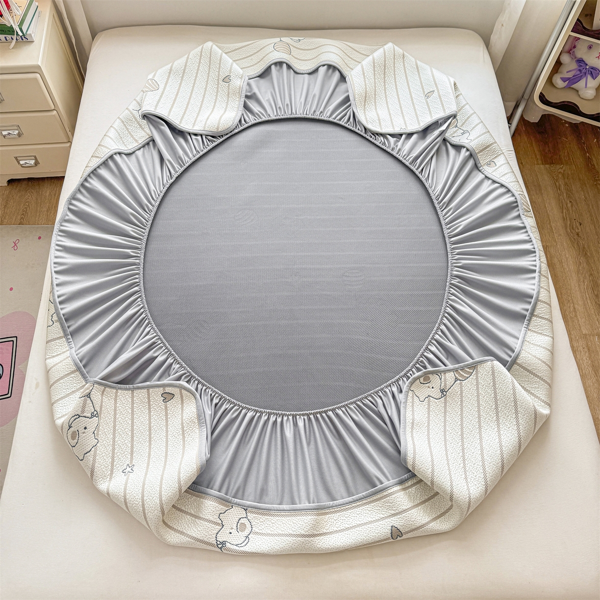 91家纺网 家纺一手货源 找家纺 源舍家纺 2026新款A类PE卡通凉席三件套小红书爆款可水洗空调软席凉感值超0.25-床席 气球小象-咖啵啵床笠款