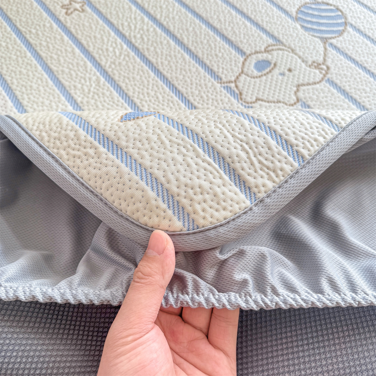 91家纺网 家纺一手货源 找家纺 源舍家纺 2026新款A类PE卡通凉席三件套小红书爆款可水洗空调软席凉感值超0.25-床席 气球小象-蓝啵啵床笠款