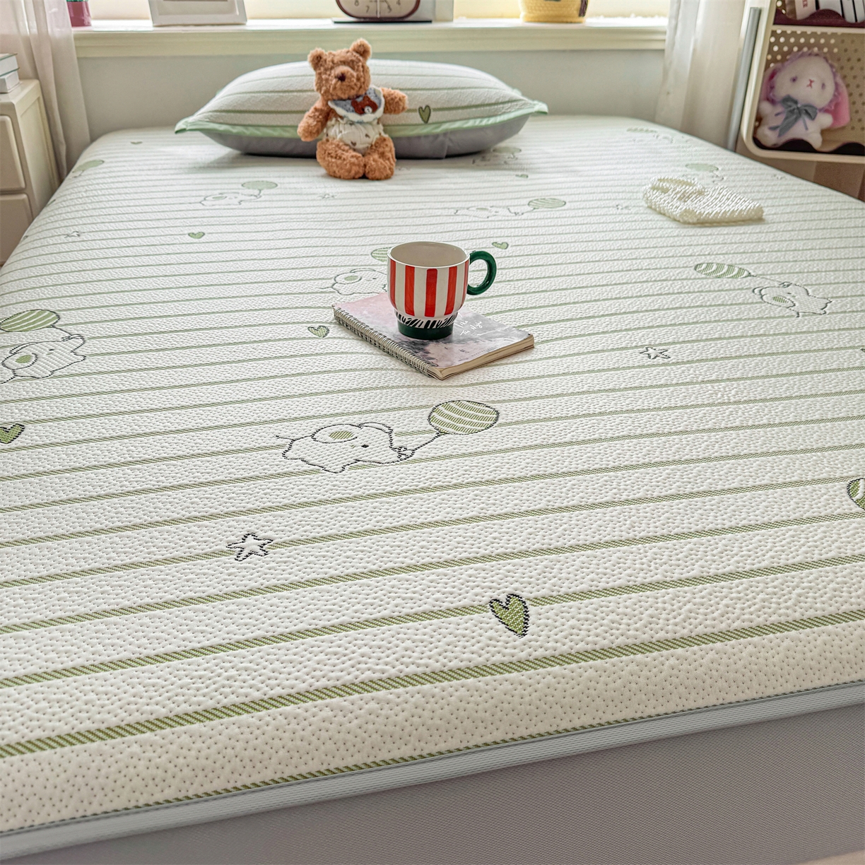 91家纺网 家纺一手货源 找家纺 源舍家纺 2026新款A类PE卡通凉席三件套小红书爆款可水洗空调软席凉感值超0.25-床席 气球小象-绿啵啵床笠款