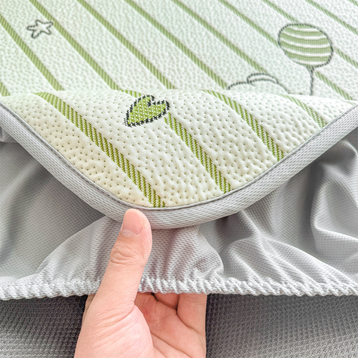 91家纺网 家纺一手货源 找家纺 源舍家纺 2026新款A类PE卡通凉席三件套小红书爆款可水洗空调软席凉感值超0.25-床席 气球小象-绿啵啵床笠款