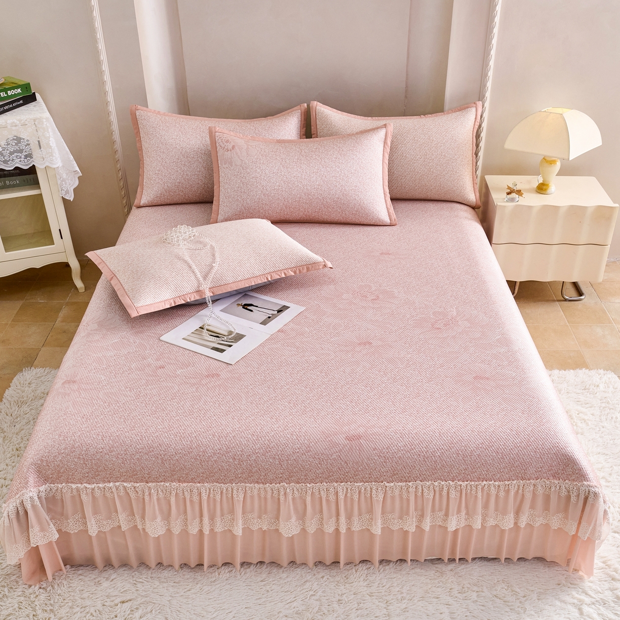 91家纺网 家纺一手货源 找家纺 （总）尚品凤凰 2026新款高分子双面提花凉感凉豆豆蕾丝床裙款凉席席子-雾里寻花系列