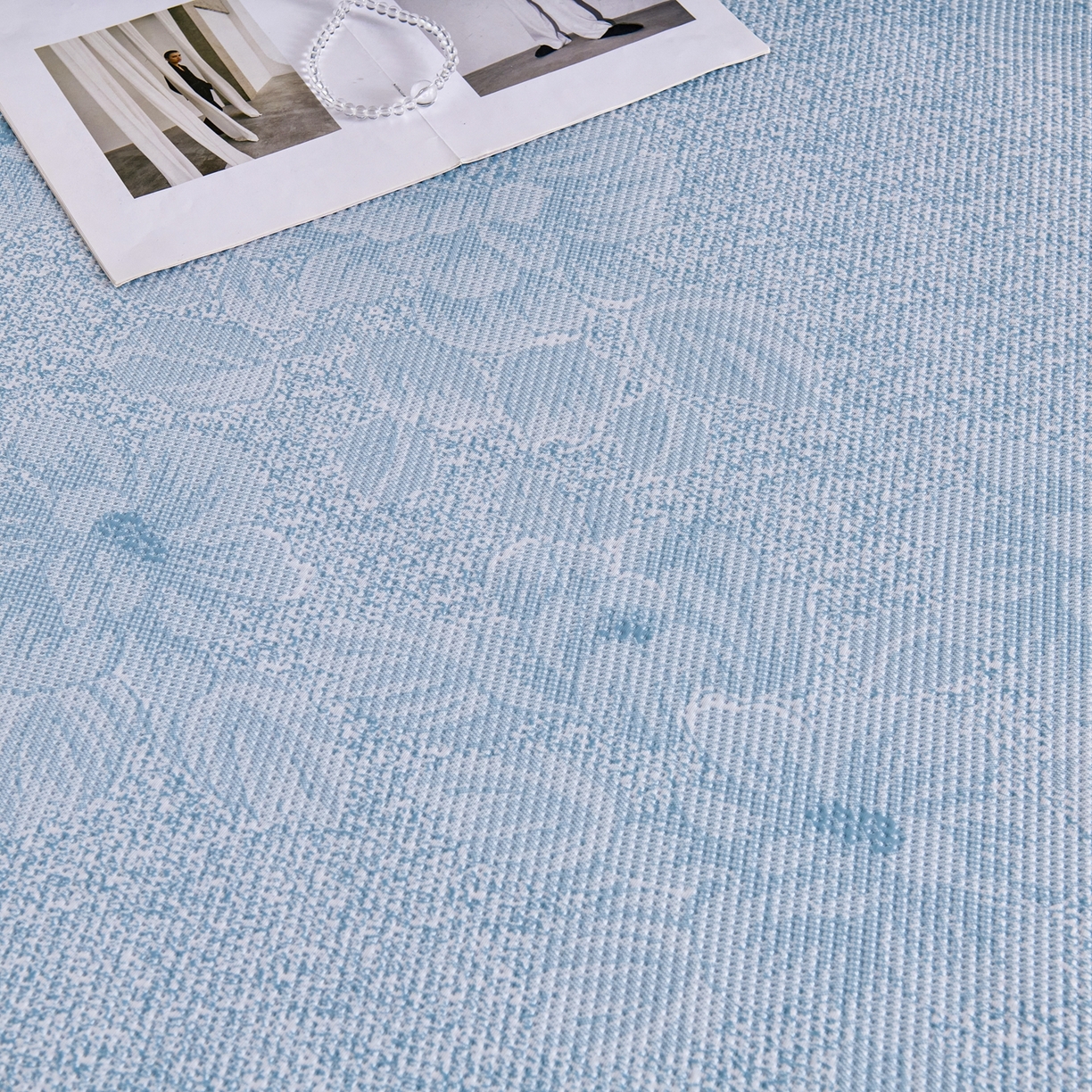 91家纺网 家纺一手货源 找家纺 （总）尚品凤凰 2026新款高分子双面提花凉感凉豆豆蕾丝床裙款凉席席子-雾里寻花系列