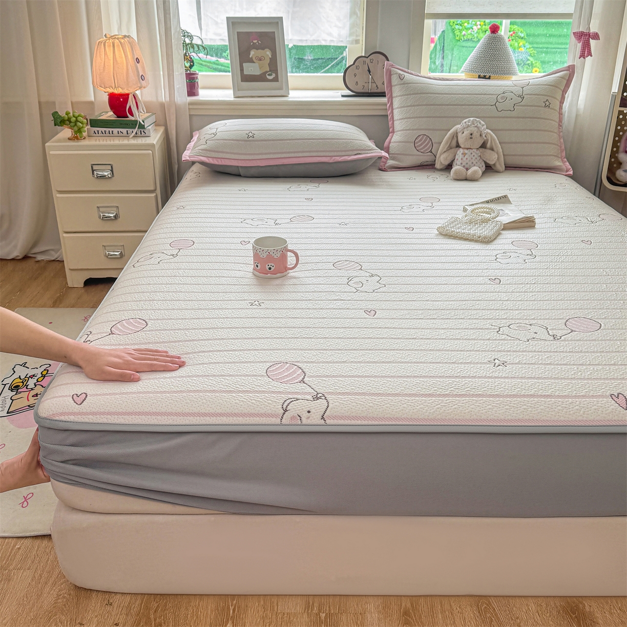 91家纺网 家纺一手货源 找家纺 源舍家纺 2026新款A类PE卡通凉席三件套小红书爆款可水洗空调软席凉感值超0.25-床笠 气球小象-粉啵啵床笠款