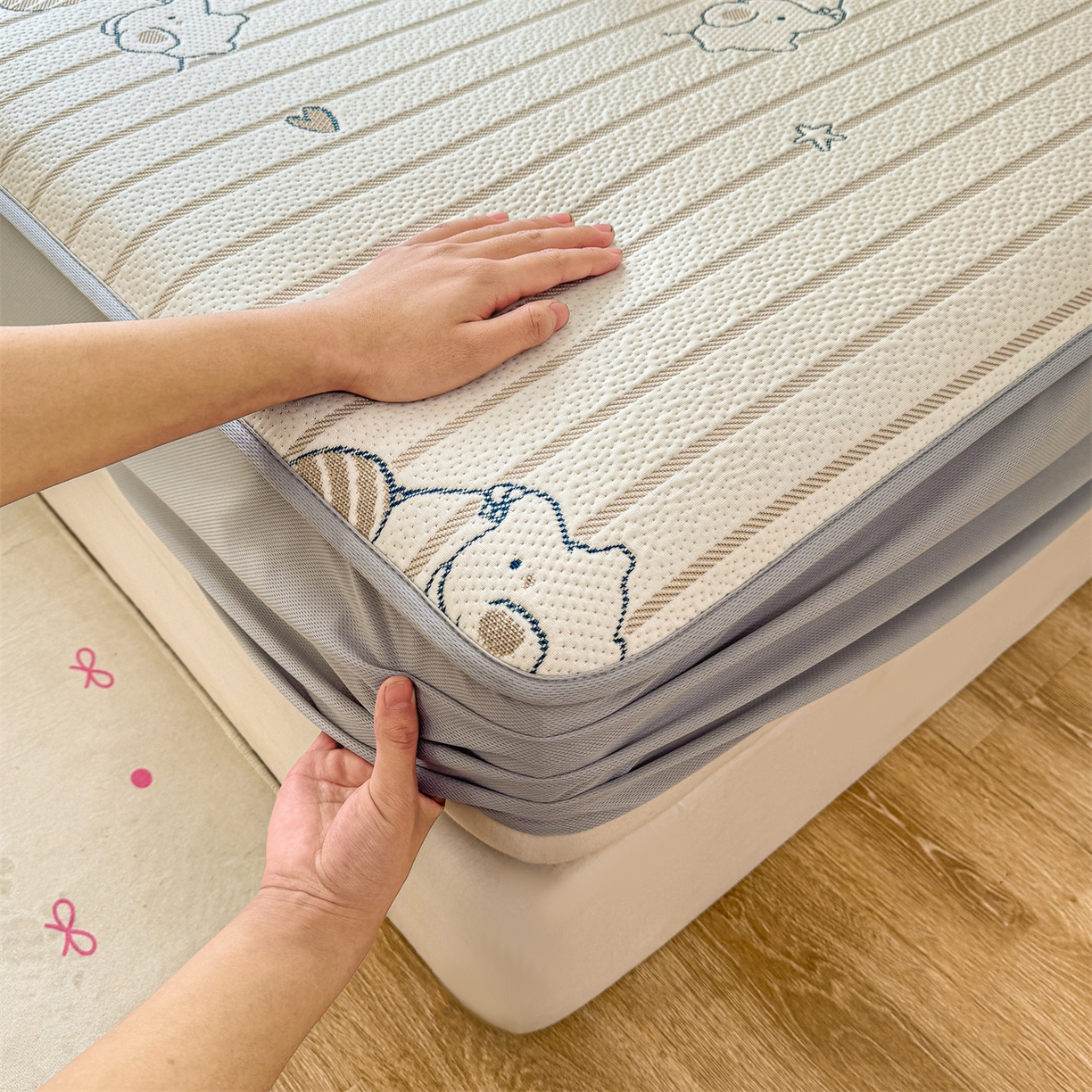 91家纺网 家纺一手货源 找家纺 源舍家纺 2026新款A类PE卡通凉席三件套小红书爆款可水洗空调软席凉感值超0.25-床笠 气球小象-咖啵啵床笠款