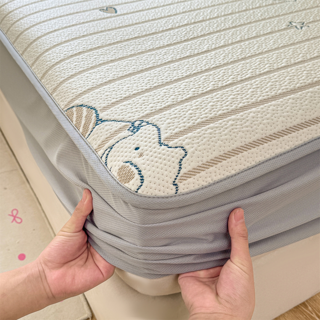 91家纺网 家纺一手货源 找家纺 源舍家纺 2026新款A类PE卡通凉席三件套小红书爆款可水洗空调软席凉感值超0.25-床笠 气球小象-咖啵啵床笠款