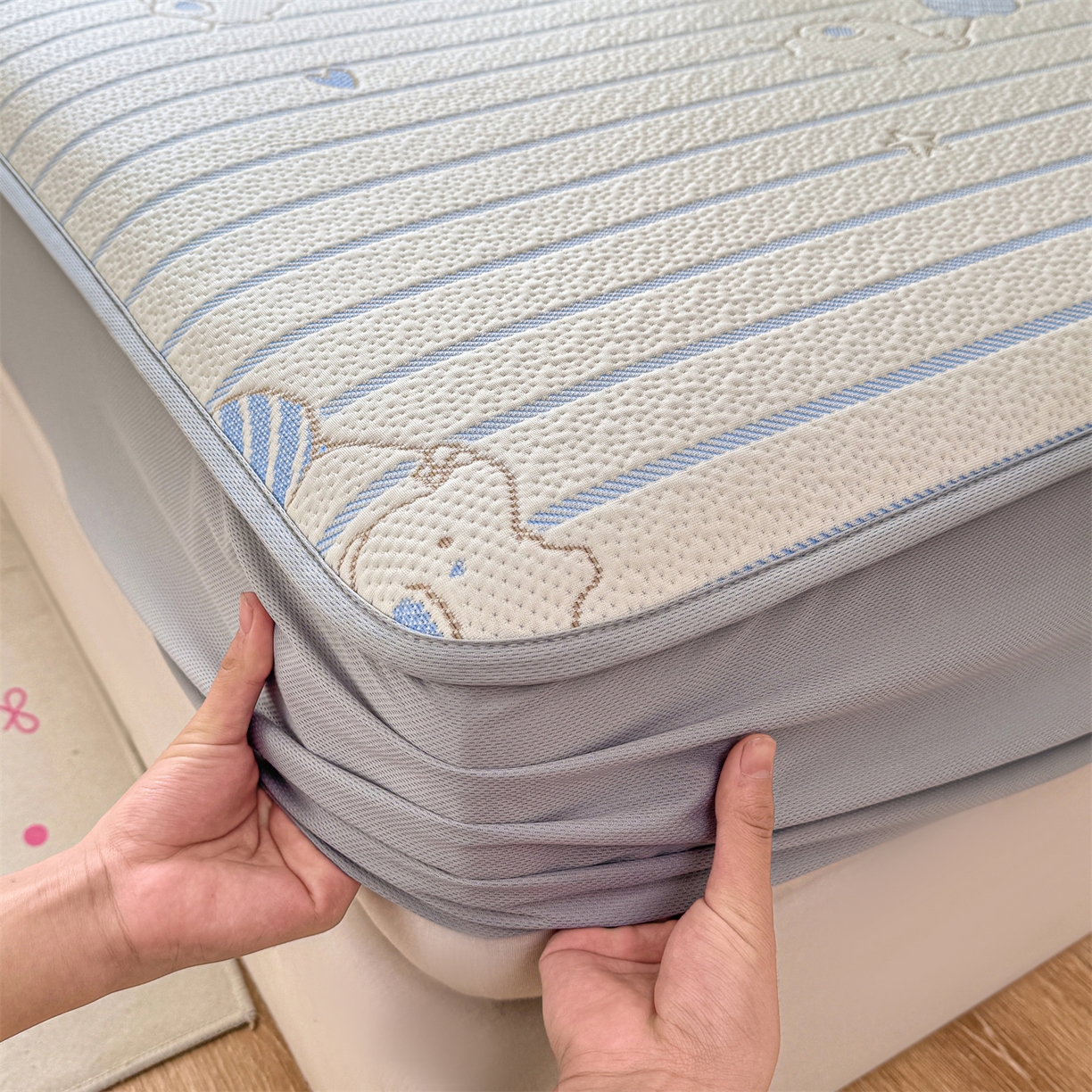 91家纺网 家纺一手货源 找家纺 源舍家纺 2026新款A类PE卡通凉席三件套小红书爆款可水洗空调软席凉感值超0.25-床笠 气球小象-蓝啵啵床笠款