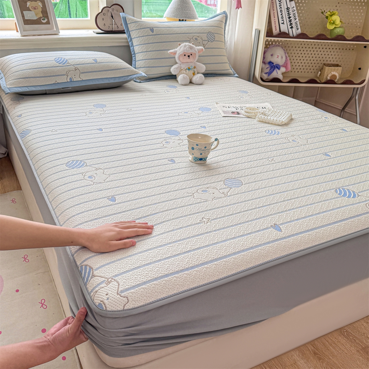 91家纺网 家纺一手货源 找家纺 源舍家纺 2026新款A类PE卡通凉席三件套小红书爆款可水洗空调软席凉感值超0.25-床笠 气球小象-蓝啵啵床笠款