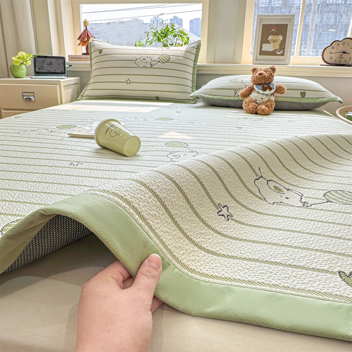 91家纺网 家纺一手货源 找家纺 源舍家纺 2026新款A类PE卡通凉席三件套小红书爆款可水洗空调软席凉感值超0.25-床笠 气球小象-绿啵啵床席款