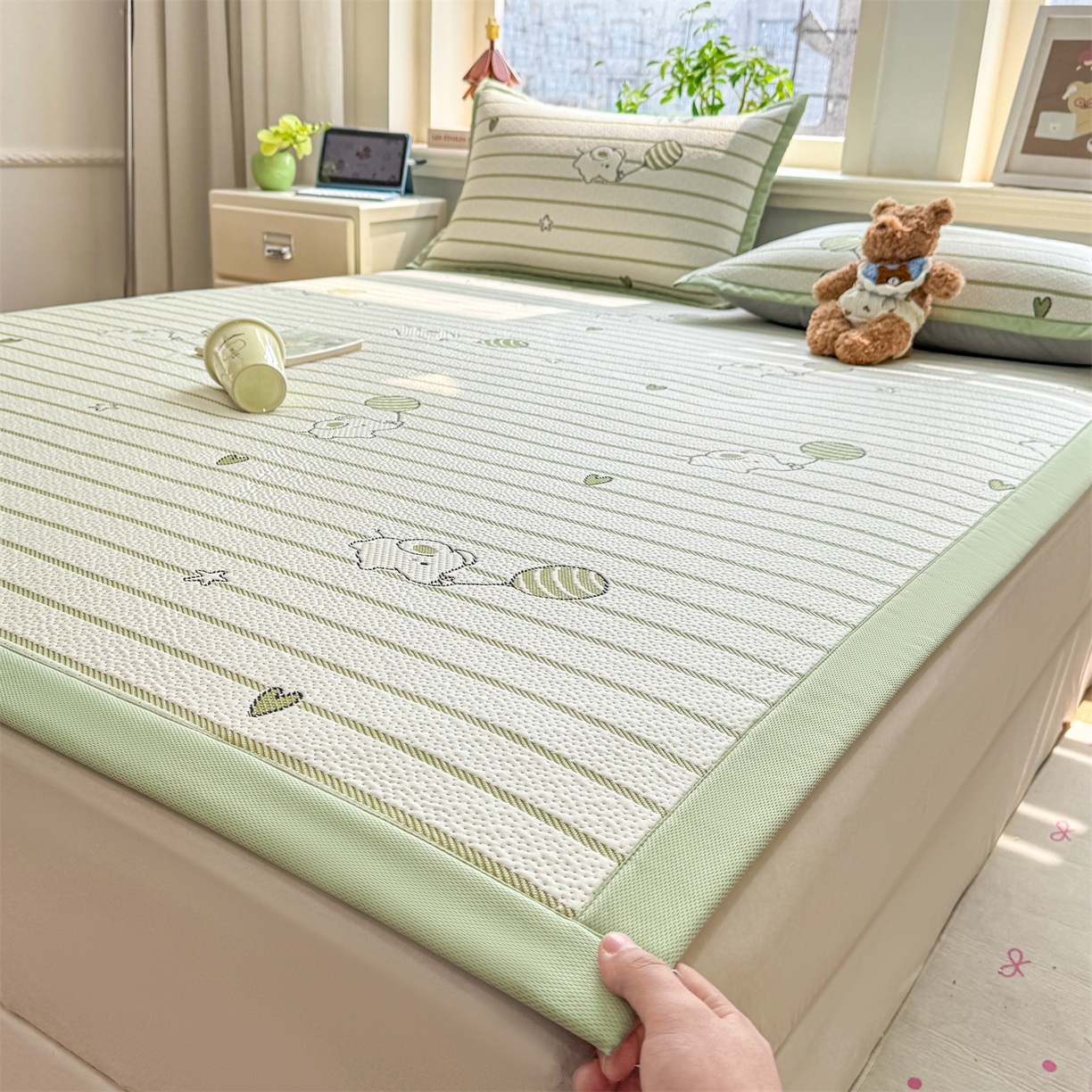 91家纺网 家纺一手货源 找家纺 源舍家纺 2026新款A类PE卡通凉席三件套小红书爆款可水洗空调软席凉感值超0.25-床笠 气球小象-绿啵啵床席款