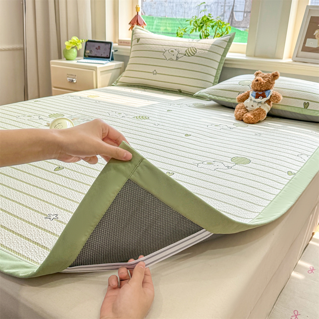 91家纺网 家纺一手货源 找家纺 源舍家纺 2026新款A类PE卡通凉席三件套小红书爆款可水洗空调软席凉感值超0.25-床笠 气球小象-绿啵啵床席款